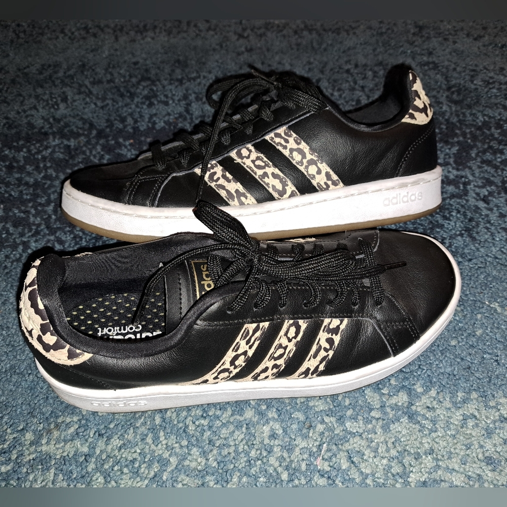 8.5 Adidas Grand Court Cloudfoam tennis shoes